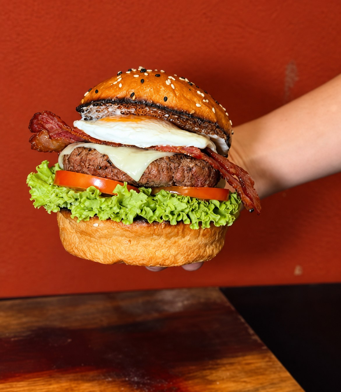 Salada Premium — foto da referência Alô Burger